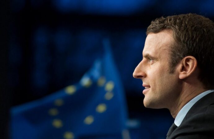 Macron in Africa per parlare di crisi del grano e sicurezza
