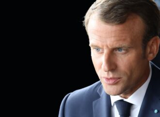 Macron, misure forti “priorità è la salute”. Scuole chiuse