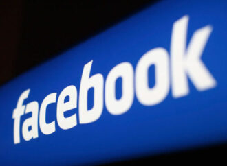 Facebook: trasferisce gli utenti del Regno Unito per le norme sulla privacy dell’UE