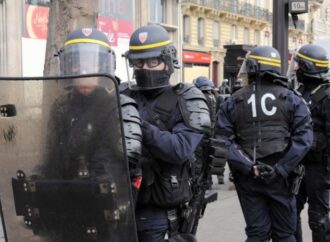 Parigi, scontri dopo sconfitta Psg, arrestate 148 persone