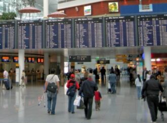 Germania, rischio paralisi traffico aereo: sciopero addetti sicurezza in 8 aeroporti
