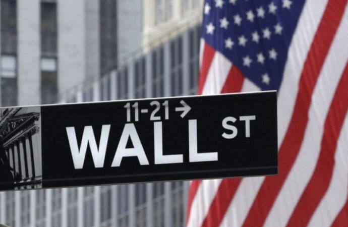 Wall Street, titoli in discesa per i timori di risalita dei tassi di interesse