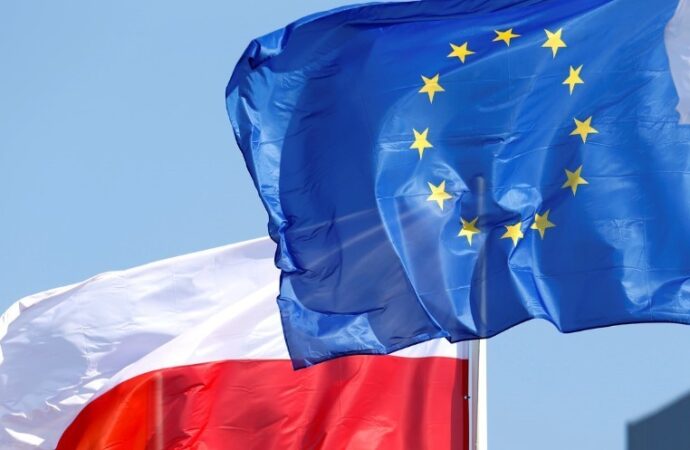La Polonia modifica la legge sul sistema giudiziario ma per l’Ue non è sufficiente