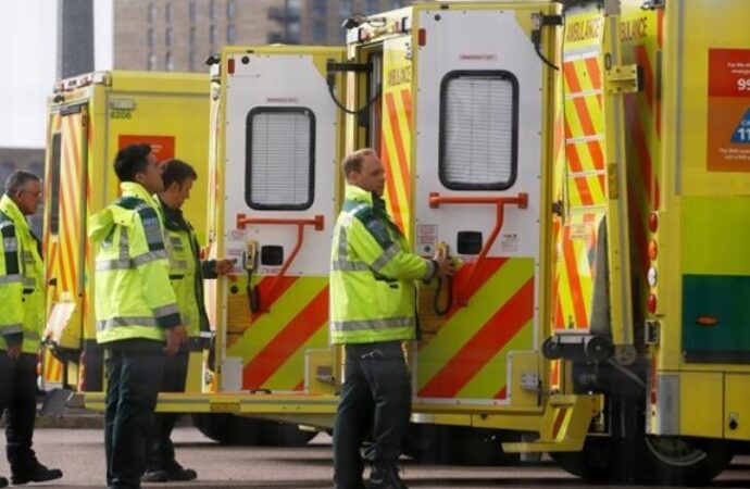 Regno Unito, Covid: Sanità lancia allarme, ma da governo ‘no’ a restrizioni