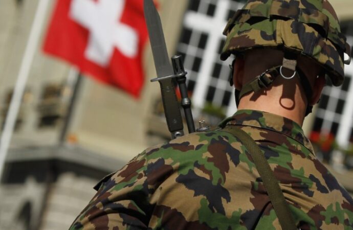 La Svizzera pensa di introdurre il servizio militare obbligatorio anche per le donne