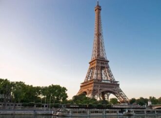 Parigi: la Torre Eiffel riaprirà il 16 dicembre