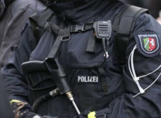 Hannover, poliziotto sospeso dopo discorso contro misure anti-Covid