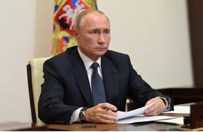 Russia: Putin verso autoisolamento: “Molti contagi fra miei contatti”