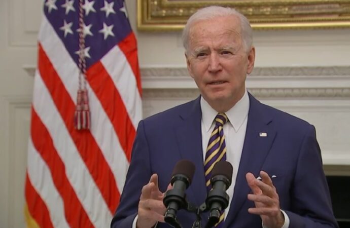 Usa, Biden: “Stop a import petrolio e gas da Russia”