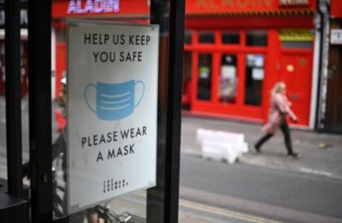 Londra, Sindaco Khan: “Sui mezzi pubblici solo con le mascherine”