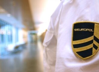 Europol: arrestate 10 persone per presunto sequestro di cellulari