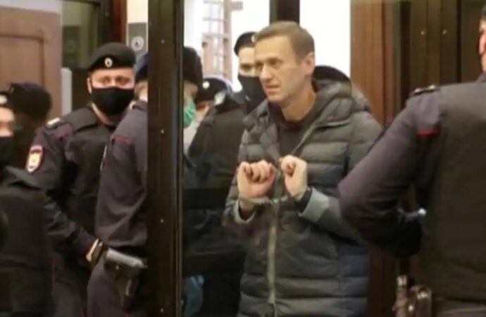 Russia: Navalny nel tunnel della giustizia moscovita