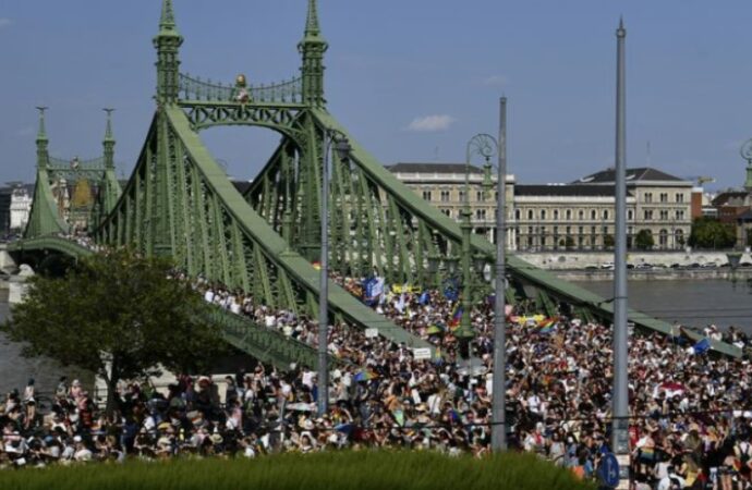 Ungheria: Migliaia al Budapest Pride contro la legge anti-LGBT