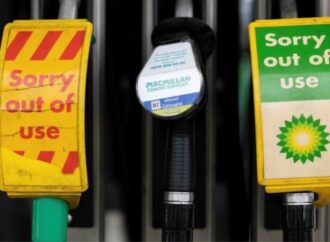 Inghilterra: pompe di benzina a secco (o quasi) per mancanza di autotrasportatori