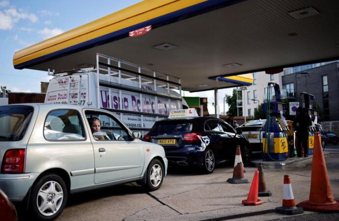 Regno Unito, code benzina: da lunedì interviene l’esercito