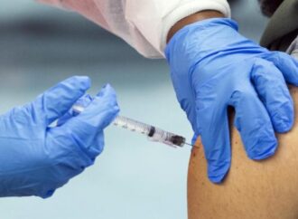 Austria pensa a bonus per terza dose: 500 euro a chi si vaccina