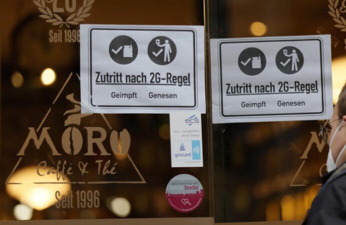 La Germania valuta nuove restrizioni e Scholz punta all’obbliga vaccinale