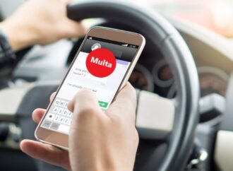 Belgio, vietato il cellulare per chi guida. Multa da 174 euro