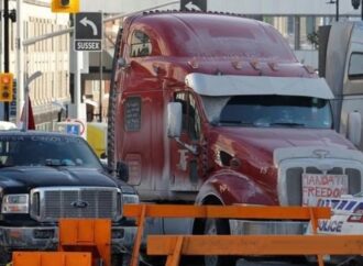 Canada, arrestati 2 leader della protesta dei camionisti di Ottawa