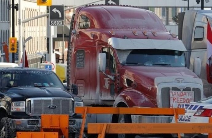 Canada, arrestati 2 leader della protesta dei camionisti di Ottawa