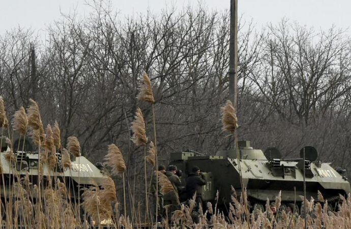Ucraina, forze Russia alle porte di Kiev. Zelensky: “lasciati soli”