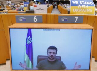 Ucraina: Zelens’kyj interviene all’Europarlamento e telefona a Scholz