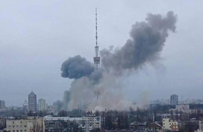 Ucraina, attacco missilistico contro torre tv di Kiev