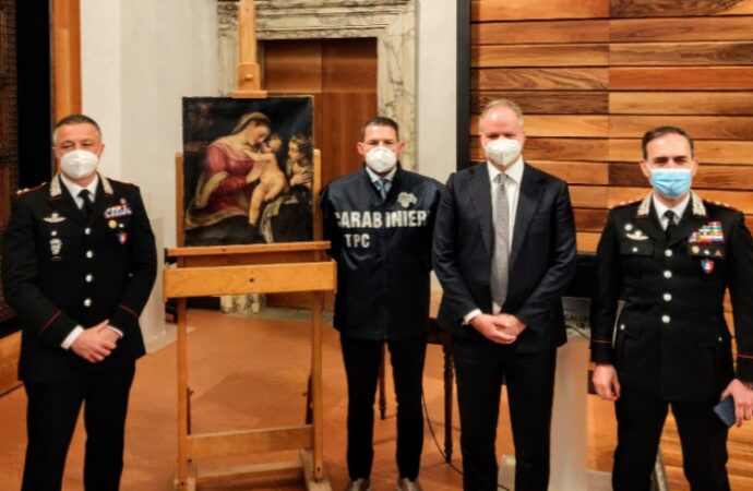 I Carabinieri restituiscono agli uffizi un dipinto del cinquecento rubato nel 1985