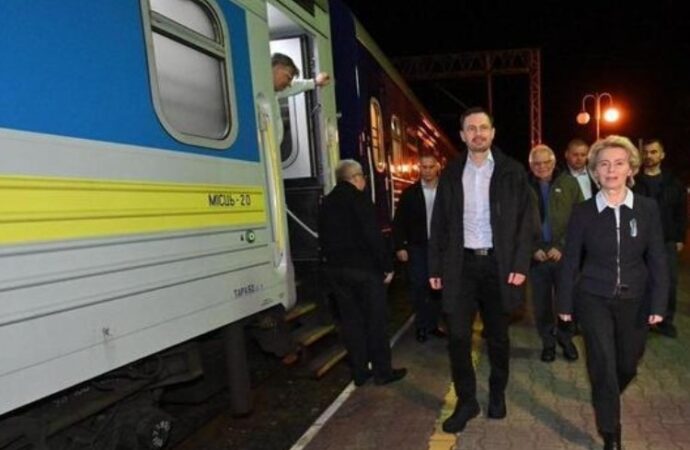Il premier slovacco e alti funzionari Ue in visita in Ucraina