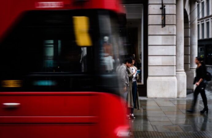 Londra, vendite a picco, i consumatori britannici tagliano le spese