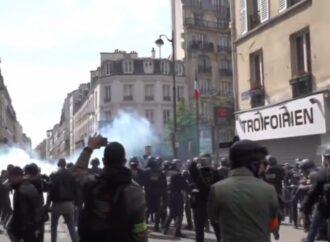 Parigi, scontri al corteo del 1 maggio, 45 arresti