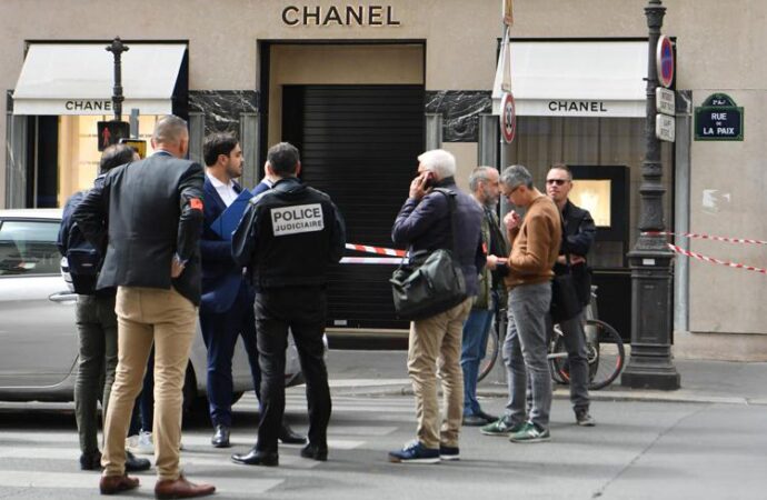 Parigi, rapina a gioielleria Chanel, bottino di oltre1 Mln di euro