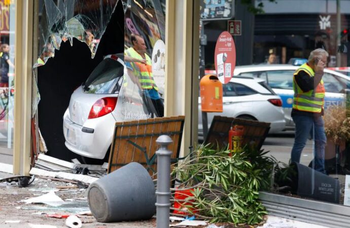 Berlino, auto sulla folla morta insegnante, 12 feriti