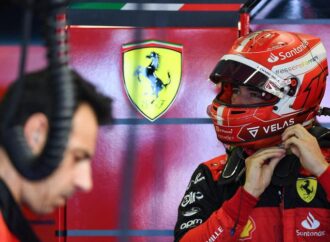 Gp Baku: Verstappen guida la Red Bull 1-2, Leclerc e Sainz si ritirano