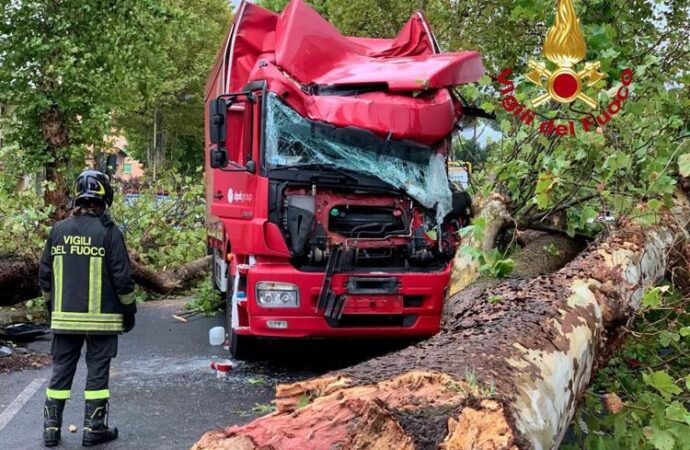 Italia, maltempo colpisce il Centro-Nord, 2 morti in Toscana