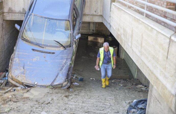 Italia, alluvione nelle Marche, 9 morti