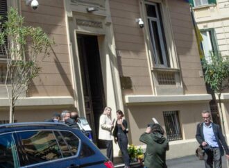 Pacchi insanguinati ad ambasciate ucraine, anche a Roma