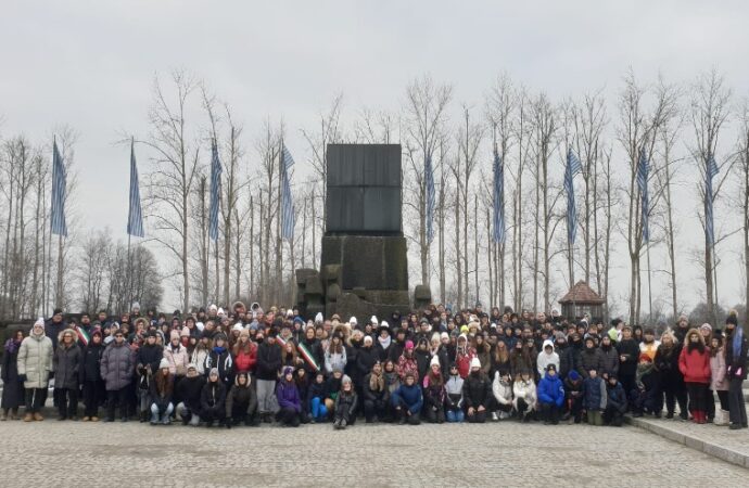 Viaggio della Memoria per gli studenti. Cori ospite del sindaco di Oswiecim per l’anniversario della liberazione