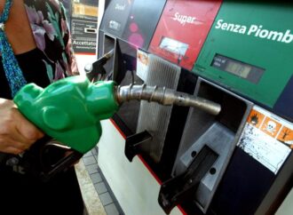 Italia, prezzi ancora in rialzo per carburanti benzina e diesel