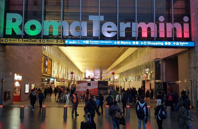 Roma, Stazione Termini: uomo accoltellato per 20 euro: tre arresti