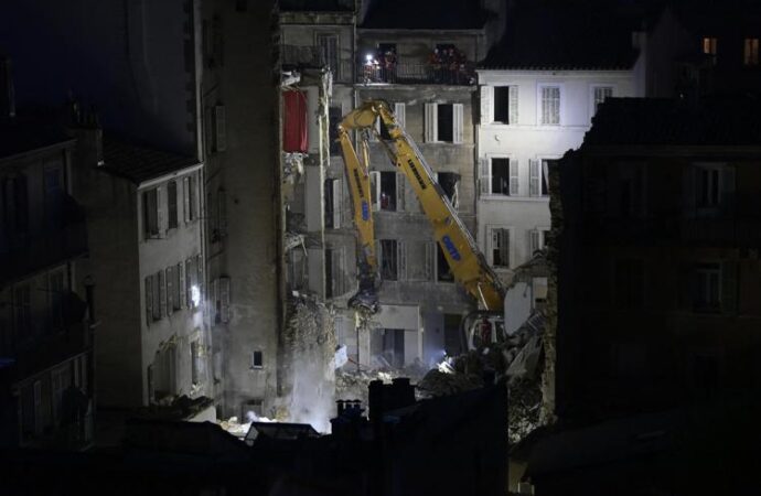 Marsiglia, Palazzo crollato: trovati due corpi tra le macerie