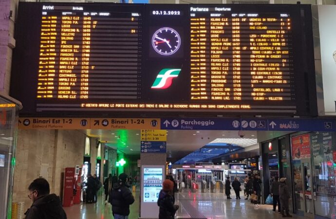 Ferrovie nel caos, guasto a Roma: cancellazioni e ritardi in tutta Italia