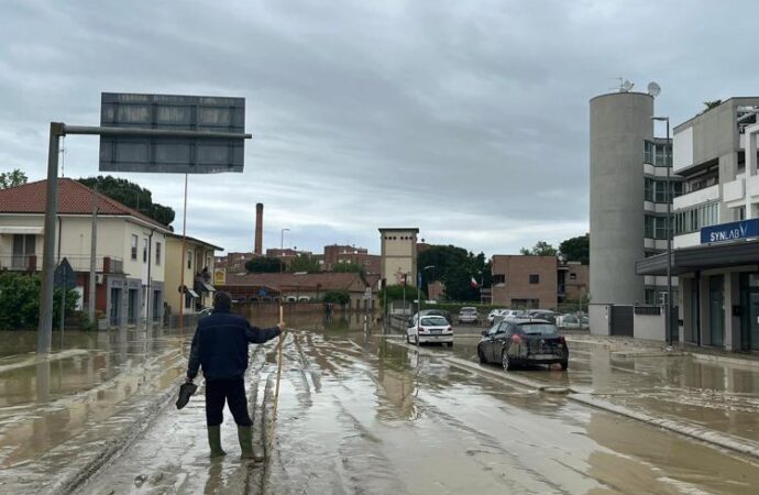 Emilia Romagna, 16 bombe d’acqua in 24 ore. Quattro sulle Marche