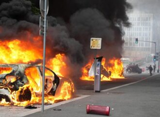 Francia, nuovi scontri a Nanterre: diversi agenti feriti