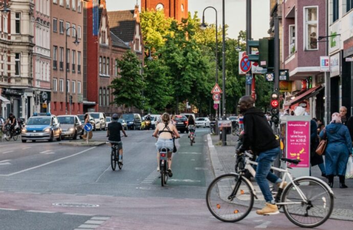 Berlino, stop a piste ciclabili, marcia indietro nella rivoluzione green?