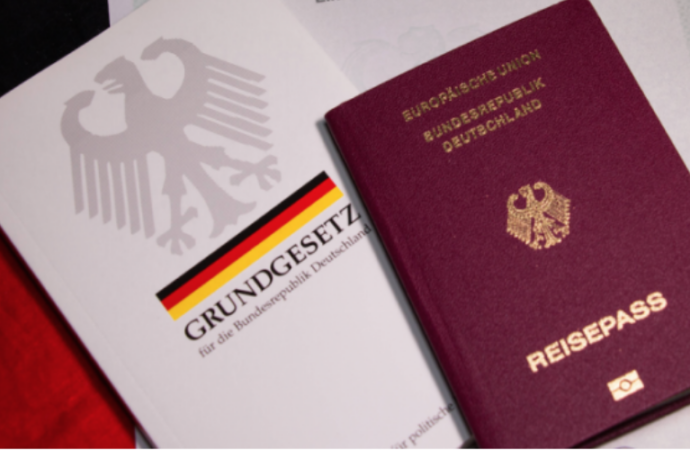 Germania, abolito il passaporto per i bambini dal 2024