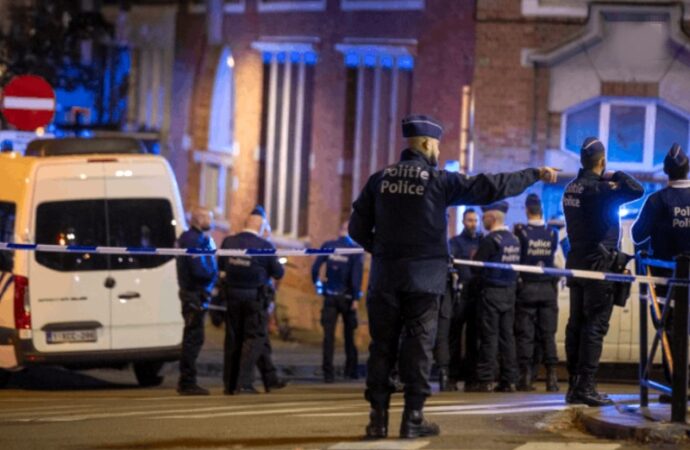 Bruxelles, morto il killer dopo lo scontro a fuoco con la polizia