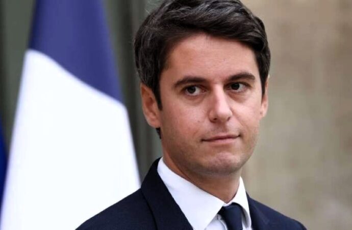 Macron nomina premier Attal, 34 anni, il più giovane di Francia