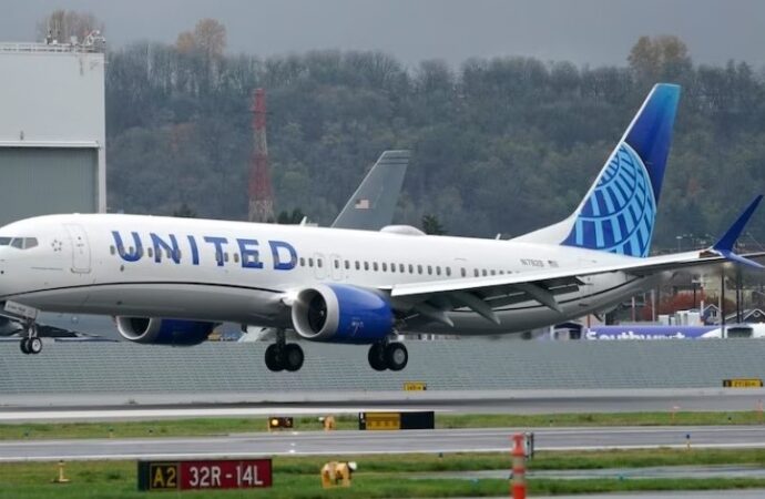 Boeing 737 Max 9, bulloni allentati nei jet United Airlines