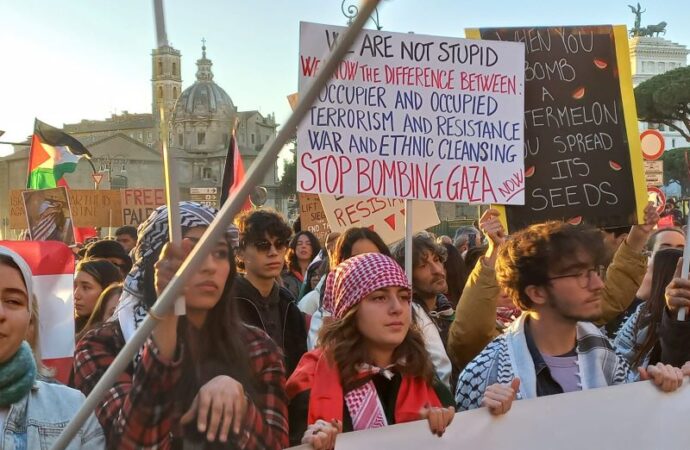 Manifestazione pro Palestina, basta genocidio a Gaza: “Grazie Sudafrica”